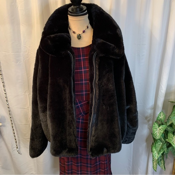 Old Navy Plush Black Teddy Faux Fur Jacket - Picture 5 of 12